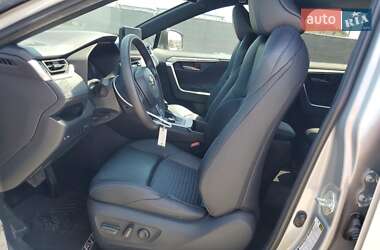 Позашляховик / Кросовер Toyota RAV4 2023 в 