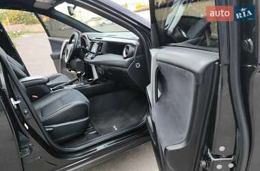 Внедорожник / Кроссовер Toyota RAV4 2018 в 