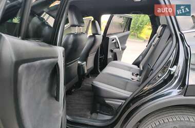 Внедорожник / Кроссовер Toyota RAV4 2018 в 