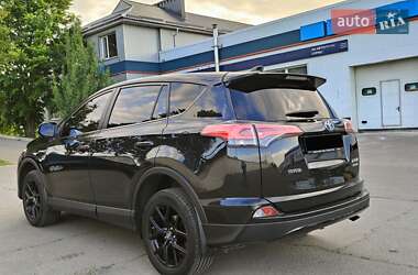 Внедорожник / Кроссовер Toyota RAV4 2018 в 