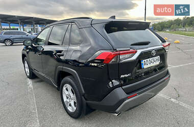Позашляховик / Кросовер Toyota RAV4 2020 в 