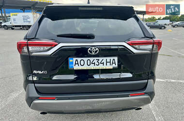 Позашляховик / Кросовер Toyota RAV4 2020 в 
