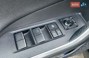 Позашляховик / Кросовер Toyota RAV4 2020 в 