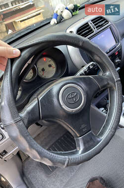 Внедорожник / Кроссовер Toyota RAV4 2000 в 