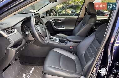 Внедорожник / Кроссовер Toyota RAV4 2019 в 