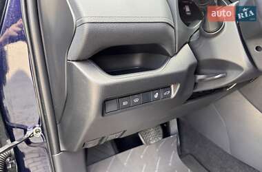 Внедорожник / Кроссовер Toyota RAV4 2019 в 