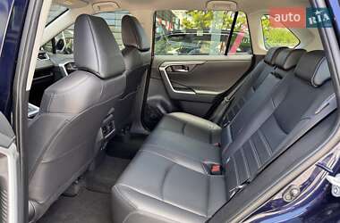 Внедорожник / Кроссовер Toyota RAV4 2019 в 