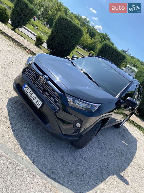 Позашляховик / Кросовер Toyota RAV4 2020 в Дніпрі