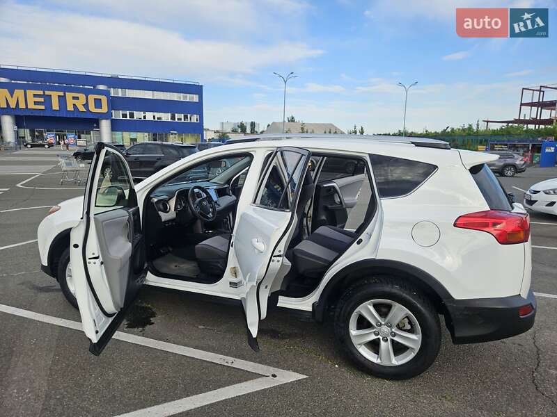 Внедорожник / Кроссовер Toyota RAV4 2013 в Киеве