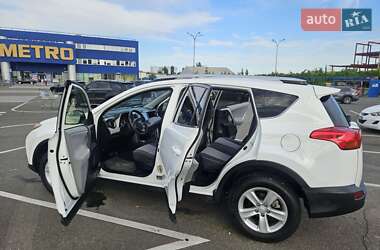 Внедорожник / Кроссовер Toyota RAV4 2013 в 