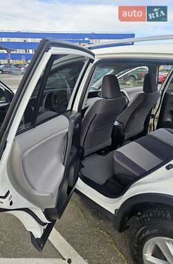 Внедорожник / Кроссовер Toyota RAV4 2013 в 