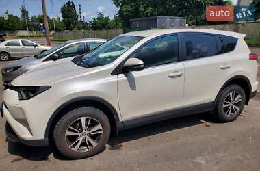 Позашляховик / Кросовер Toyota RAV4 2016 в 