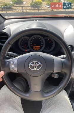Внедорожник / Кроссовер Toyota RAV4 2008 в 