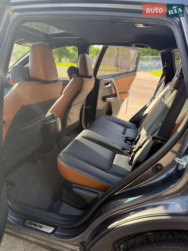 Позашляховик / Кросовер Toyota RAV4 2017 в Хмельницькому