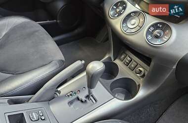 Внедорожник / Кроссовер Toyota RAV4 2010 в 