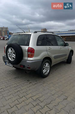 Внедорожник / Кроссовер Toyota RAV4 2002 в 