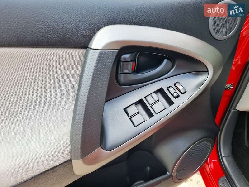 Позашляховик / Кросовер Toyota RAV4 2012 в Хмельницькому