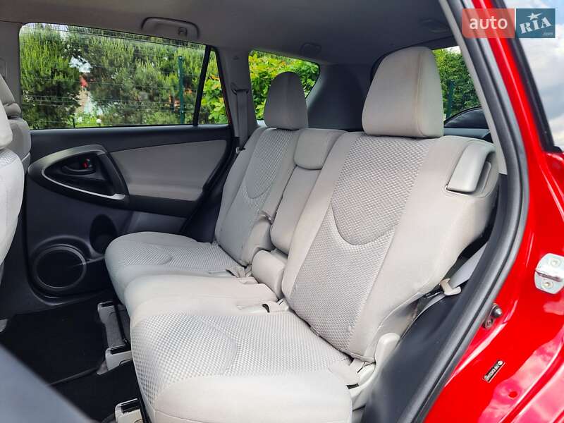Позашляховик / Кросовер Toyota RAV4 2012 в Хмельницькому