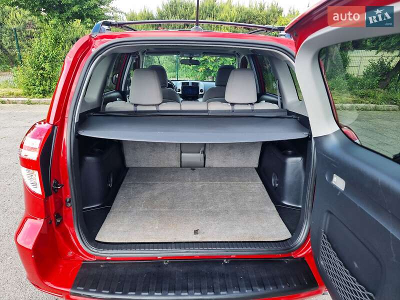 Позашляховик / Кросовер Toyota RAV4 2012 в Хмельницькому