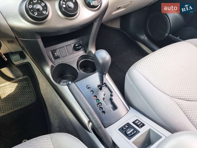 Позашляховик / Кросовер Toyota RAV4 2012 в Хмельницькому