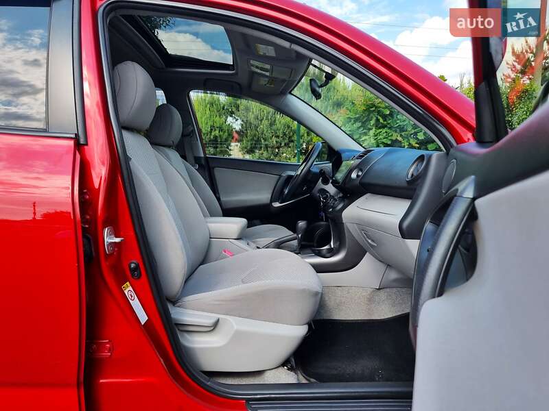 Позашляховик / Кросовер Toyota RAV4 2012 в Хмельницькому
