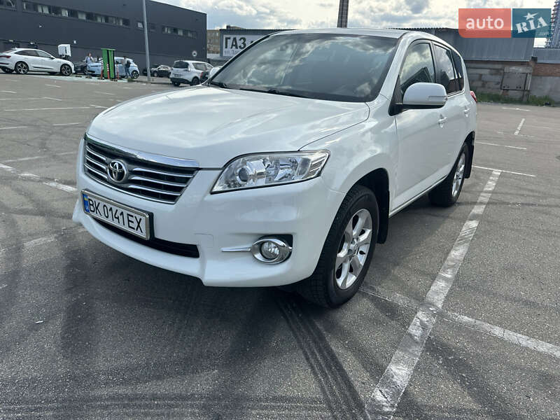 Внедорожник / Кроссовер Toyota RAV4 2010 в Киеве
