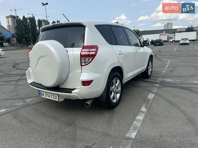 Внедорожник / Кроссовер Toyota RAV4 2010 в Киеве