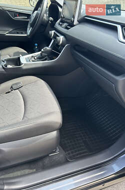 Внедорожник / Кроссовер Toyota RAV4 2022 в 