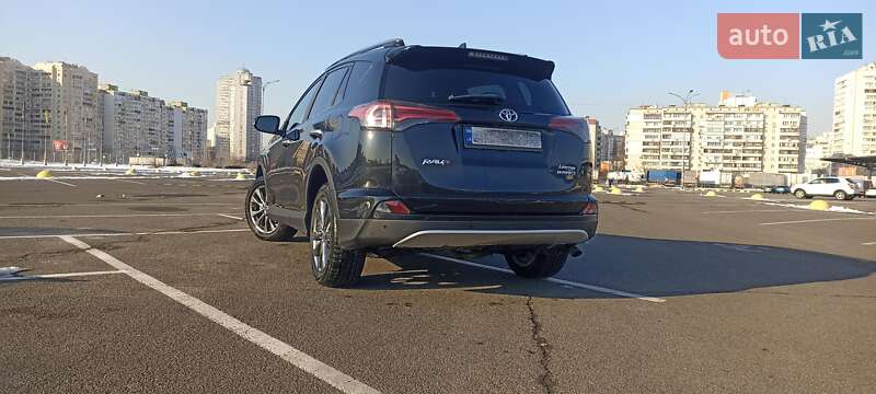 Позашляховик / Кросовер Toyota RAV4 2017 в Києві
