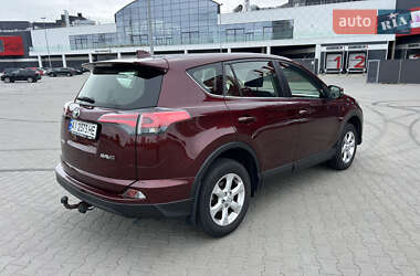 Внедорожник / Кроссовер Toyota RAV4 2017 в 