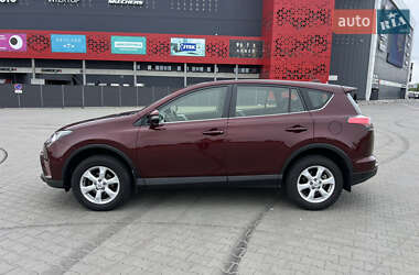 Внедорожник / Кроссовер Toyota RAV4 2017 в 