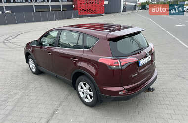Внедорожник / Кроссовер Toyota RAV4 2017 в 