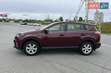 Внедорожник / Кроссовер Toyota RAV4 2017 в 