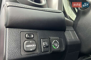 Внедорожник / Кроссовер Toyota RAV4 2017 в 