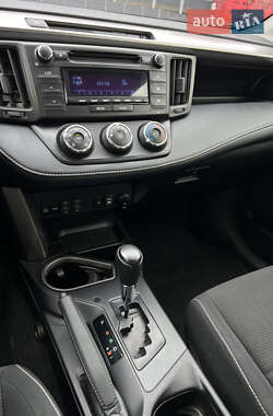 Внедорожник / Кроссовер Toyota RAV4 2017 в 