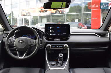 Внедорожник / Кроссовер Toyota RAV4 2023 в 