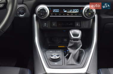 Внедорожник / Кроссовер Toyota RAV4 2023 в 