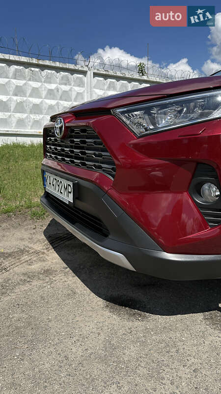 Внедорожник / Кроссовер Toyota RAV4 2019 в Киеве