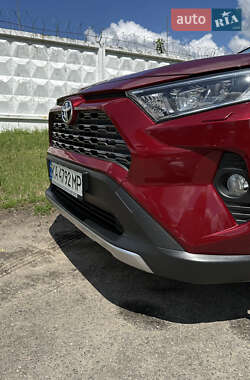 Позашляховик / Кросовер Toyota RAV4 2019 в 