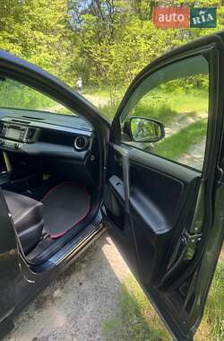 Внедорожник / Кроссовер Toyota RAV4 2013 в 