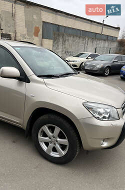 Позашляховик / Кросовер Toyota RAV4 2008 в 