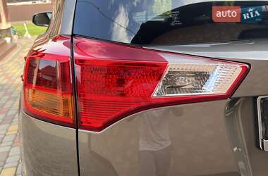 Позашляховик / Кросовер Toyota RAV4 2013 в 