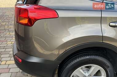 Позашляховик / Кросовер Toyota RAV4 2013 в 