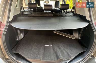 Позашляховик / Кросовер Toyota RAV4 2013 в 