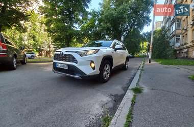 Внедорожник / Кроссовер Toyota RAV4 2020 в Киеве