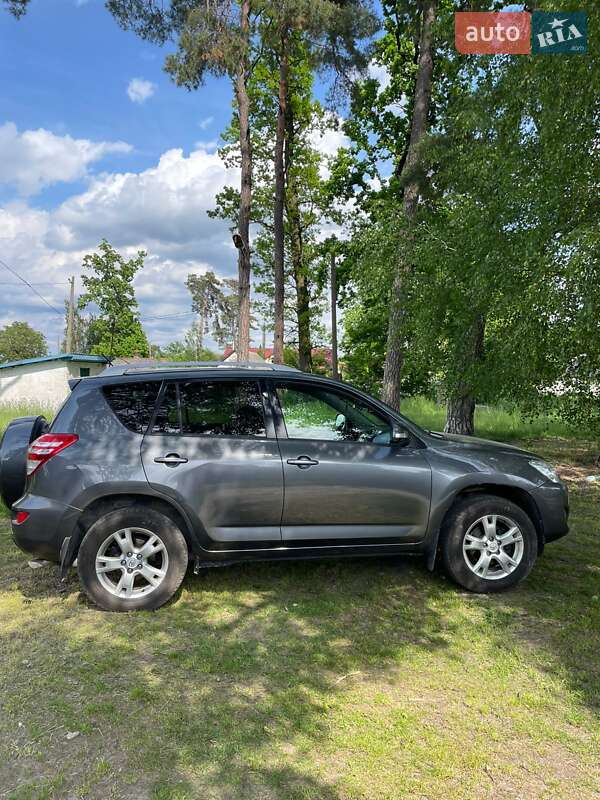 Позашляховик / Кросовер Toyota RAV4 2009 в Рівному