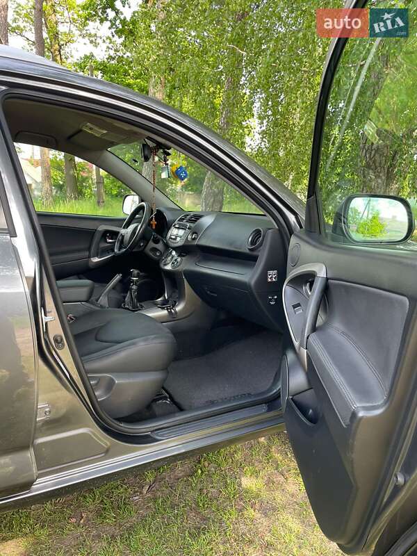 Позашляховик / Кросовер Toyota RAV4 2009 в Рівному