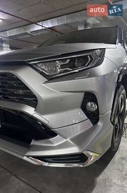 Внедорожник / Кроссовер Toyota RAV4 2021 в 