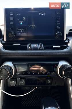 Внедорожник / Кроссовер Toyota RAV4 2021 в 