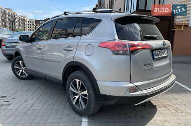 Внедорожник / Кроссовер Toyota RAV4 2016 в 